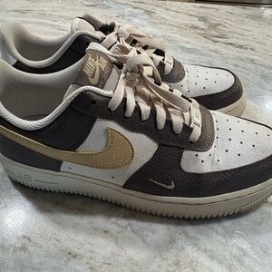 Nike Men's Army Green, Cream, and White Sneakers